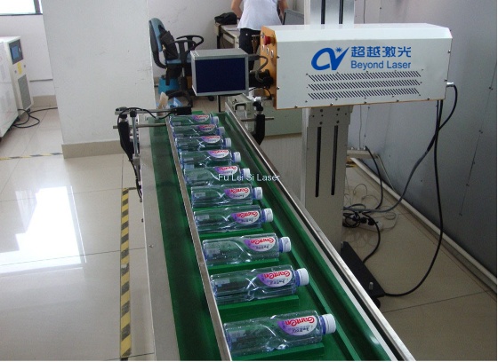 礦泉水瓶流水線激光打標(biāo) 礦泉水瓶流水線激光打標(biāo)