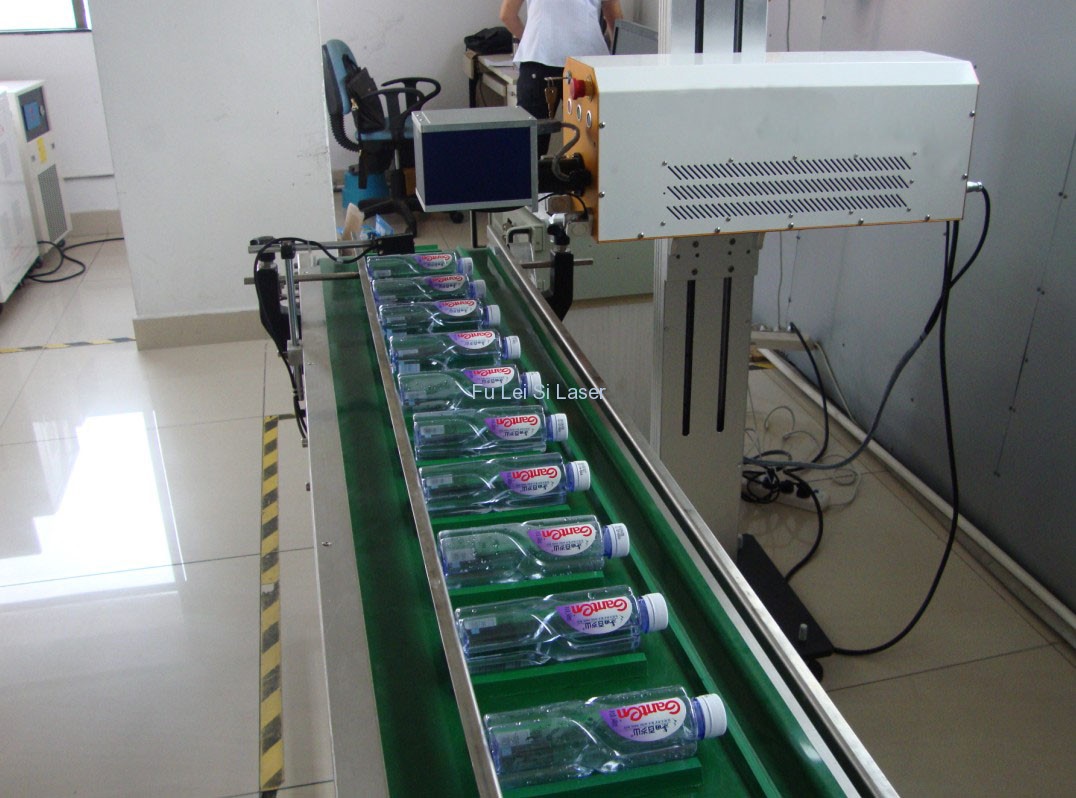流水線(xiàn)打標(biāo)礦泉水瓶